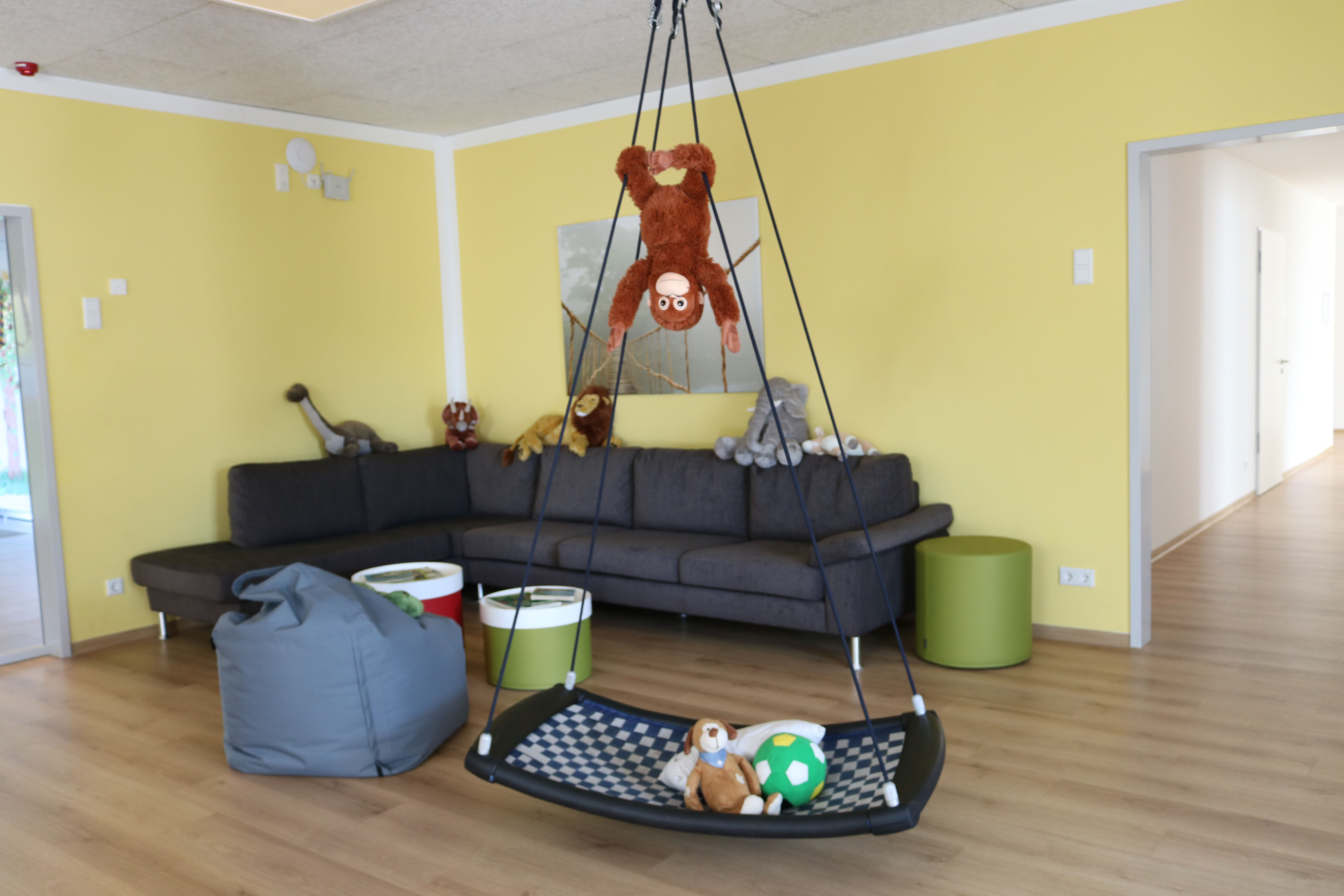 Kiola Eröffnung6 Bei einem Rundgang bekamen die Gäste einen Eindruck vom KIOLA-Haus. Foto: Kerstin Kempermann